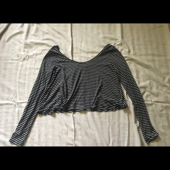 Hollister Cropped Long Sleeve - Picture 3 of 4